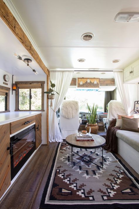 Our Tiffin Allegro Open Road RV Tours Rv Christmas, Motorhome Remodel, School Bus Tiny House, Rv Dreams, Vans Girl, Rv Makeover, Rv Renovations, Christmas Decoration Ideas, Camper Renovation