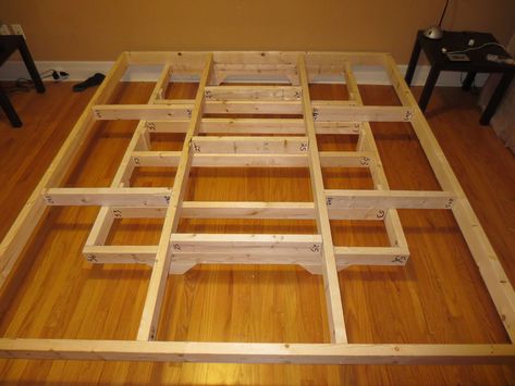 Growing tired of my boxspring on the floor I decided I wanted to create a bed frame that made it look like the bed was floating above the floor.  I left room... Platform Bed Diy, Floating Bed Diy, King Bed Frames, Floating Platform Bed, Bed Frame Plans, Platform Bed Designs, Floating Bed Frame, Modern Murphy Beds, Diy Platform Bed