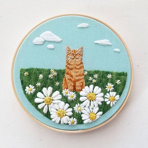 Beginner Needlepoint, French Embroidery, Cat Happy, Diy Broderie, Fabric Stamping, Hand Embroidery Kit, Pola Sulam, Thread Painting, Creative Embroidery