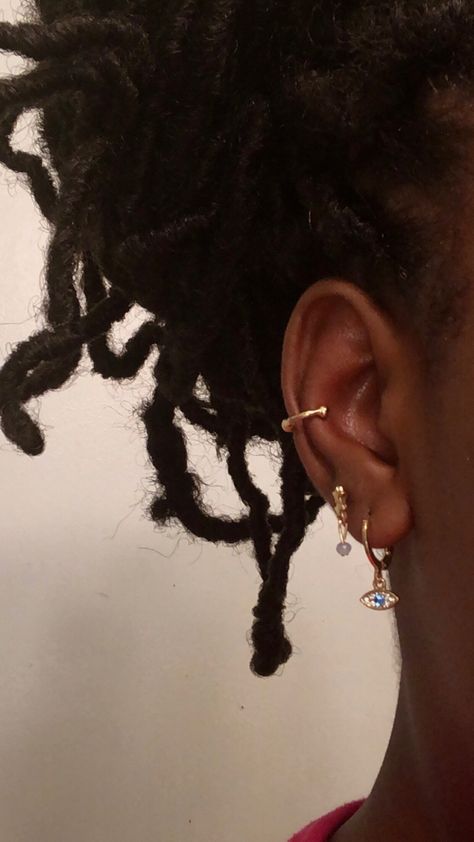 Piercing For Black Women, Black Woman Ear Piercings, Piercing Black Girls Ideas, Pierced Ears Black Women, Woman Piercing Ideas, Different Type Of Piercing, Silver Earrings Black Women, Black Girls Ear Piercings, Eat Piercings Ideas Black Women