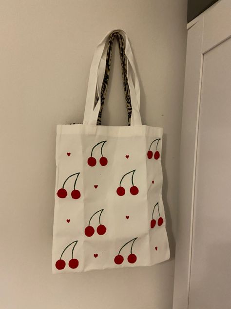 Tod Bag Aesthetic, Painting Ideas Tote Bag, Totebag Painting Ideas Aesthetic, Painting On Bags Ideas, Bag Painting Ideas Diy, Tote Bag Ideas Paint, Tote Bag Diy Paint, Tote Bag Design Paint, Painted Tote Bag Aesthetic