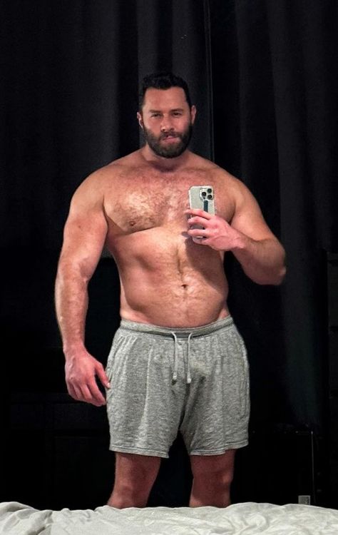 Chubby Boy, Buff Guys, Chubby Guy, Chubby Men, Taking A Selfie, Bear Man, Beefy Men, Muscle Bear, Masculine Men