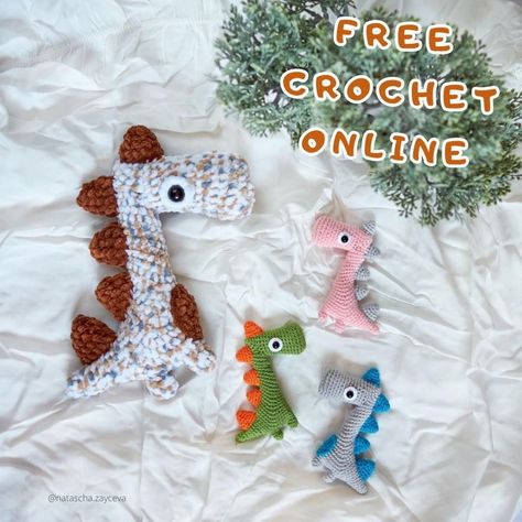 Crochet Keychain Pattern Free, Little Mermaid Crochet, Dino Pattern, Dinosaur Keychain, Keychain Plush, Keychain Pattern, Patterned Cake, Keychain Crochet, Crochet Dinosaur