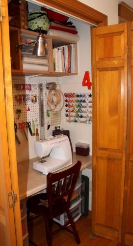 Gwenny Penny: My New Sewing Closet! Sewing Tools Storage, Sewing Closet, Closet Revamp, Sewing Nook, Craft Room Closet, Craft Closet Organization, Thread Organizer, Craft Closet, Sewing Spaces