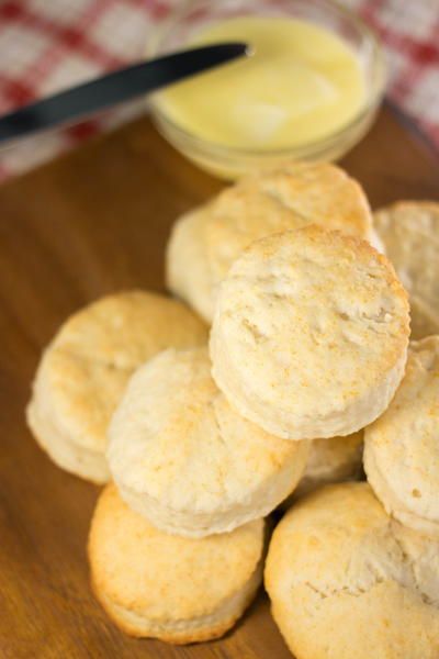 Classic Buttermilk Lard Biscuits Lard Biscuits, Substitute For Buttermilk, Buttermilk Biscuit Recipe, Southern Buttermilk Biscuits, Easy Biscuit, Buttermilk Biscuit, Baking Breads, Easy Biscuit Recipe, Southern Recipe