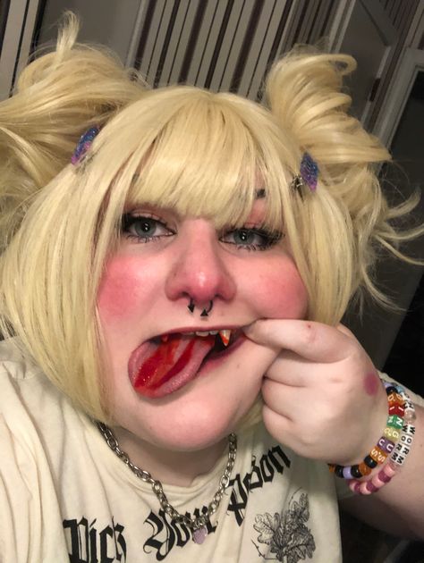 Cringe Art Style, Draincore Outfits, Cringe Makeup, Cringe Cosplay, Curly Hair Anime, Himiko Toga Cosplay, Chloe Core, Anime Curly Hair, Short Hair Anime