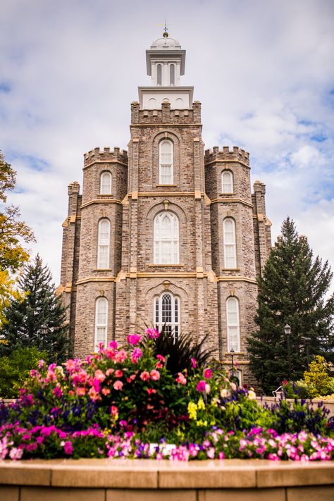 Logan Utah Temple, Logan Temple, Lds Temple Pictures, Logan Utah, Church Aesthetic, Mormon Temples, Temple Pictures, Mormon Temple, Church Pictures