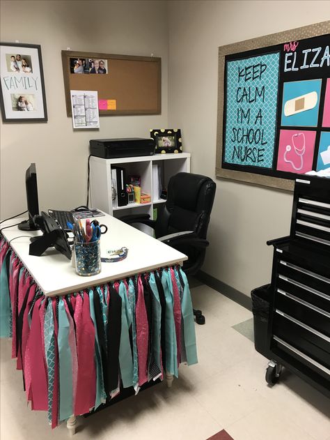 Nursing Office Decor Ideas, Middle School Nurse Office Set Up, School Nurse Decor, Health Room Decor School, Health Office Decor School, High School Nurse Office, School Clinic Room, School Nurse Office Organization, School Nurse Office Decorations Ideas