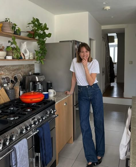 White T Shirt Blue Jeans Outfit Women, White Shirt Blue Jeans Outfit Women, Blue Jeans White Shirt Outfit, Repetto Outfit, Blue Jeans And White Shirt, Marzia Bisognin Style, Blue Jeans White Shirt, Marzia Bisognin, White Shirt And Blue Jeans