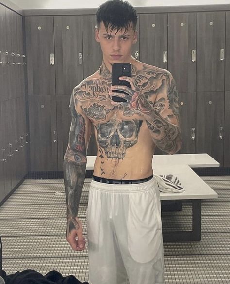 Fully Tattooed Man, Fully Tattooed, Stomach Tattoos For Guys, Tattoo Stomach, Tattooed Guys, Simbols Tattoo, Black Men Tattoos, Guy Selfies, Men Tattoos Arm Sleeve