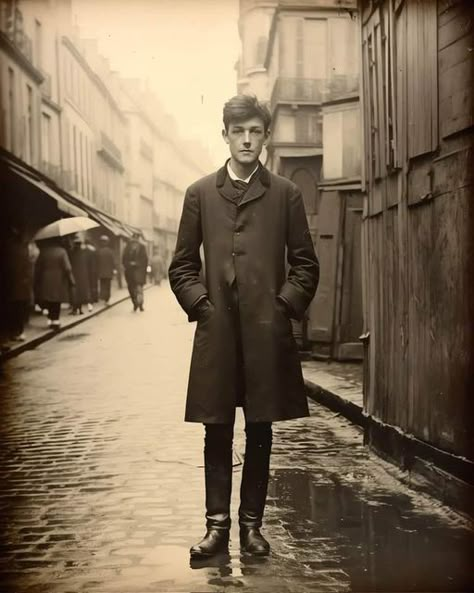 Arthur Rimbaud, Sepia Photography, Writers And Poets, Important People, Street Photographers, The Secret History, Classic Literature, Photographic Paper, Golden Age