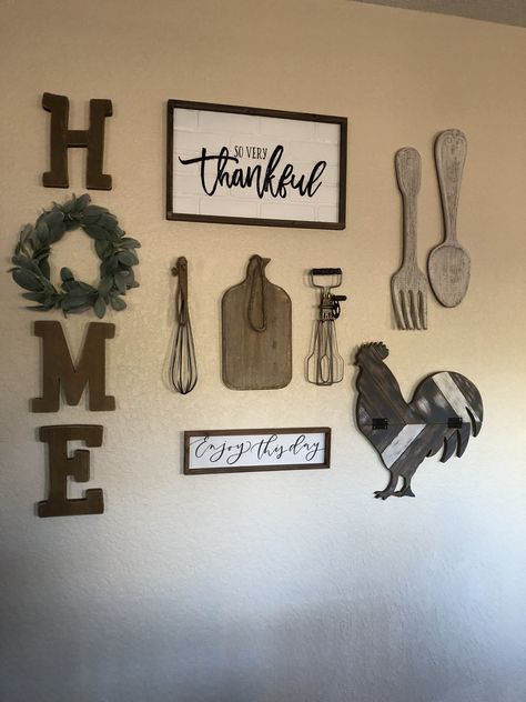 Kitchen Wall Decor Above Table, Tall Kitchen Wall Decor, Kitchen Farmhouse Wall Decor Ideas, Kitchen Wall Decals Ideas, Kitchen Design Wall Decor, Simple Kitchen Wall Decor, Simple Kitchen Decor Wall, Large Kitchen Wall Decor Ideas, Large Kitchen Wall Decor