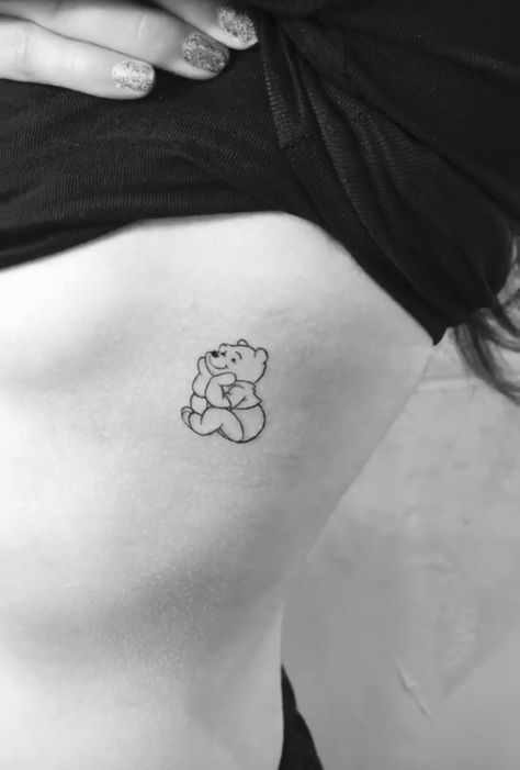 Small Winnie The Pooh Tattoo, Tiny Teddy Bear Tattoo, Pooh Bear Tattoo, Tiny Disney Tattoo, Winnie The Pooh Tattoos, Simbolos Tattoo, Animal Tattoo Designs, Cute Animal Tattoos, Bear Tattoos