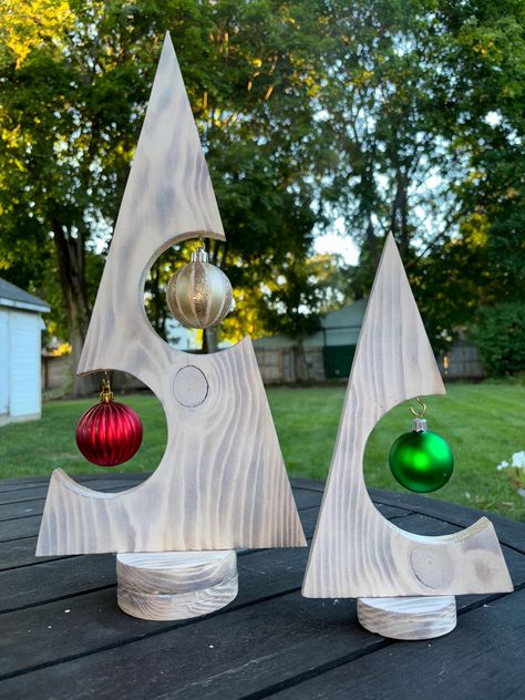 Wooden Chrtimas tree decor for the holiday season. Orders come with both large and small tree. Trees come in burnt wood finish, white wash, or all white option. Perfect for holiday gifting and home decor. Kids Yard, Garden Art Sculptures Diy, Garden Art Sculptures, Art Sculptures, Short Hair With Layers, Yard Ideas, Backyard Ideas, Yard Decor, Layered Hair