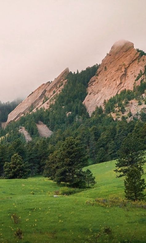 Boulder Colorado Aesthetic, Mountain Climbing Aesthetic, Boulder Aesthetic, Best Places In Colorado, Flatirons Boulder, Boulder Flatirons, Places In Colorado, Colorado Aesthetic, Colorado Photos