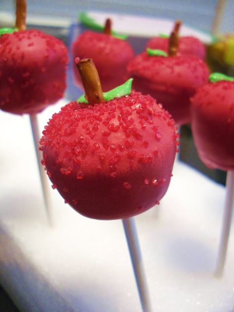 Apple Cake Pops — Cake Pops / Cake Balls - cute for 'welcome back' gifts for class Apple Cake Pops, Teacher Cakes, Pop Cupcakes, Cupcakes Decorados, Cookie Pops, Rosh Hashana, Cake Balls, Rosh Hashanah, Apple Cake