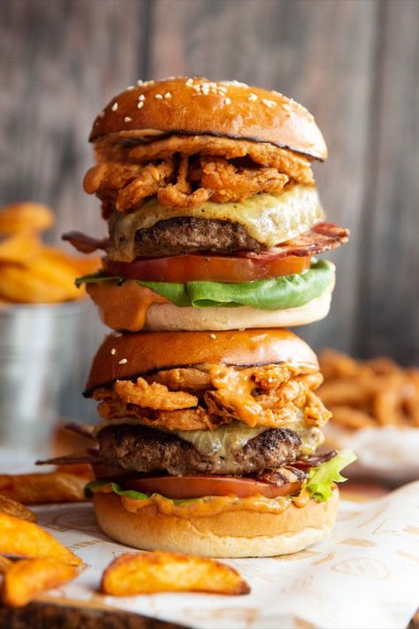 These Cowboy Burgers are officially the most delicious burgers you’ll ever make. Plus they’re so simple to make! | www.dontgobaconmyheart.co.uk Cowboy Burgers, Cowboy Burger, Delicious Burger Recipes, Best Sandwich Recipes, Burger Dogs, Bbq Burgers, Burger Sliders, Burger And Fries, Burgers Sandwiches