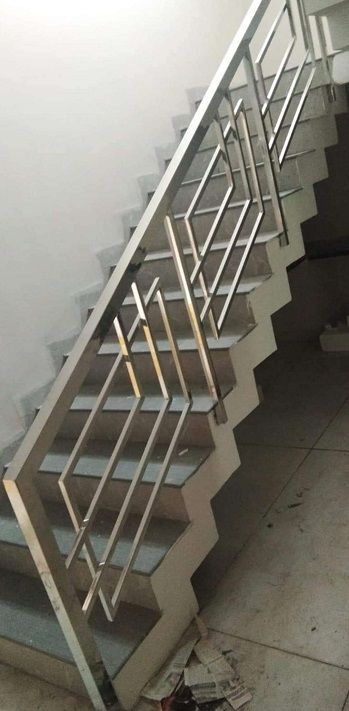 Square Pipe Railing Design For Stairs Stairs Steel Railing Design, Staircase Railing Design Steel, Railing Design For Stairs, Designs For Stairs, Steel Stairs Railing Design, Modern House Stairs, Design For Stairs, Stairs Railing Design, Modern Staircase Railing