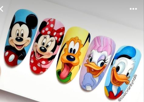 Mini Y Mickey, Mickey Mouse Nail Art, Cartoon Nail Designs, Disneyland Nails, Disney Nail Designs, Mickey Mouse Nails, Disney Inspired Nails, Disney Acrylic Nails, Pop Art Nails