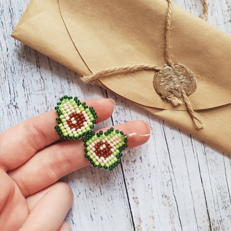 Avocado Beaded Earrings, Hama Beads Jewelry, Trendy Keychains, Avocado Keychain, Avocado Earrings, Hamma Beads Ideas, Hama Bead, Beads Jewellery, Earrings Cute