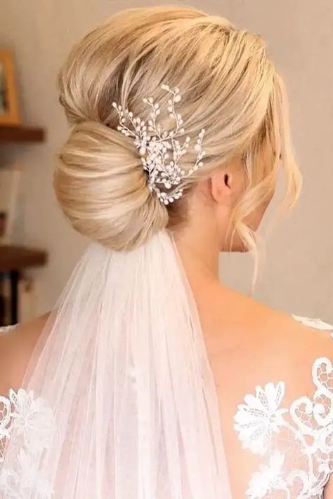 33 Veiled Beauties: Wedding Hair With Veil Ideas & Inspiration - Glamour Corner Fingertip Veil Updo, Veil Hair Up, Wedding Hair With Veil, Hair With Veil, Long Veils, Bride Hairstyles With Veil, Modern Updo, Hairstyles For Brides, Veil Ideas