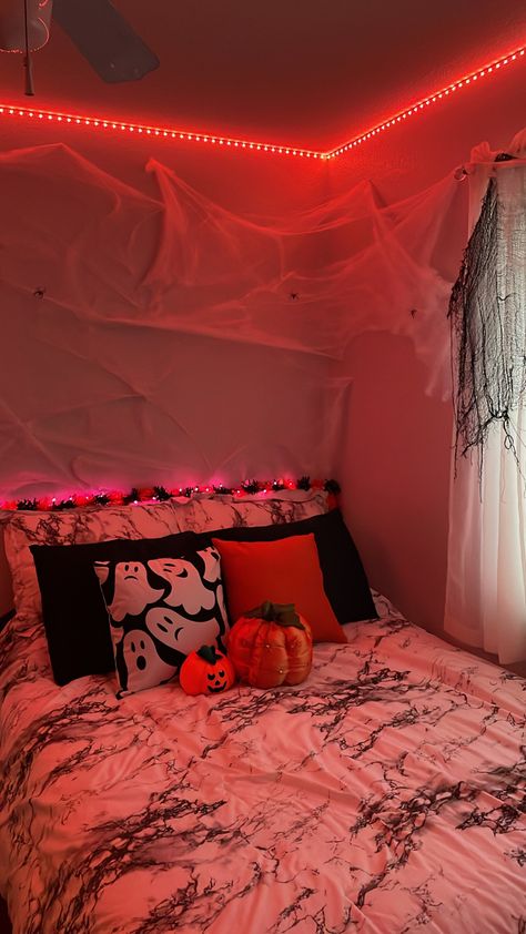 Halloween Room Inspo Aesthetic, Day Bed Room, Cozy Kitchen Ideas, Luxury Dorm Room, Garage Door Ideas, Bedroom Fall Decor, Seasonal Room, Door Decor Ideas, Holiday Room Decor