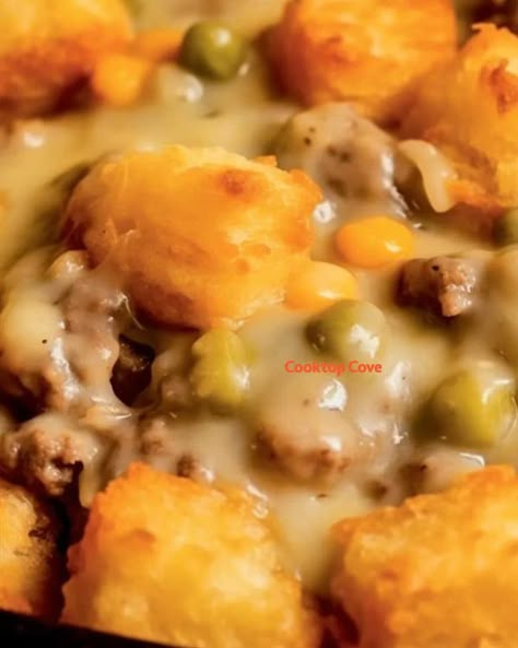 My Minnesota friend showed me this dish, and after trying it, I immediately asked for the recipe Minnesota Hot Dish, Tater Tot Hotdish, Casserole Kitchen, Hotdish Recipes, Hamburger Dishes, Tater Tot Casserole Recipes, Dinner Casserole Recipes, Ground Beef Casserole Recipes, Cheesecake Dip