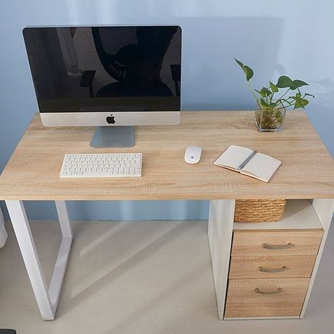 Workspaces Design, Bedroom Desk Chair, Desk Organization Ideas, Corner Writing Desk, Study Table Designs, Study Desk Decor, Home Office Computer Desk, Design Desk, Desk Decorations