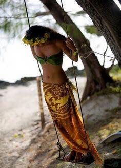 Polynesian Dance, Tahitian Dance, Hawaiian Woman, Hula Dancers, Hawaiian Art, Hawaiian Culture, Polynesian Culture, Island Style, Island Girl