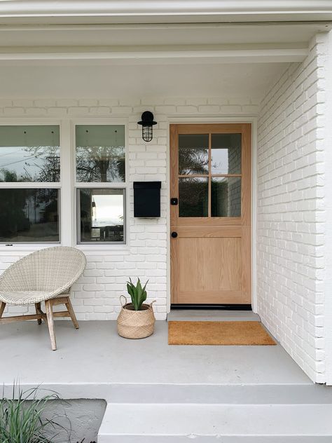 White Brick House Exterior, White Brick House, Coastal Bungalow, Modern Brick House, Brick House Designs, Painted Brick Exteriors, Mid Century Ranch, Bungalow Exterior, Cottage Exterior