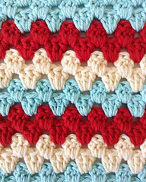 Wooden Crochet Hooks, Crochet Easy, Crochet Blog, Crochet Square Patterns, Granny Squares Pattern, Granny Square Crochet Pattern, Crochet Motifs, Crochet Free, Pattern Repeat