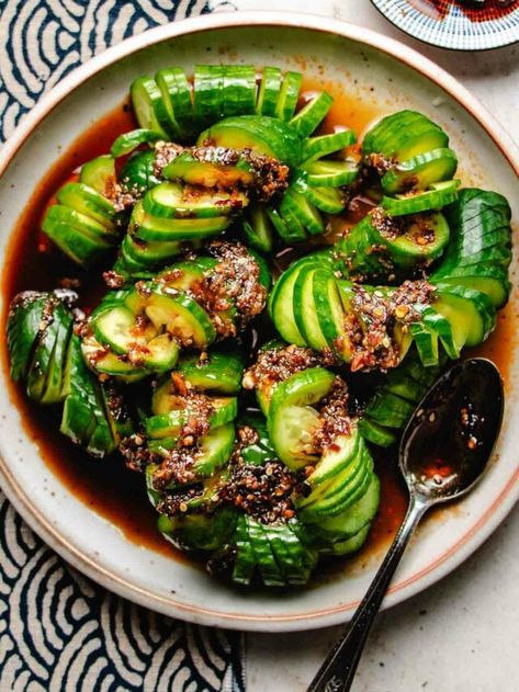 Chinese Salad, Smashed Cucumber Salad, Chinese Chili, Spicy Cucumber Salad, Spicy Cucumber, Japanese Cucumber, Garlic Dressing, Homemade Chinese, Cucumber Salad Recipe