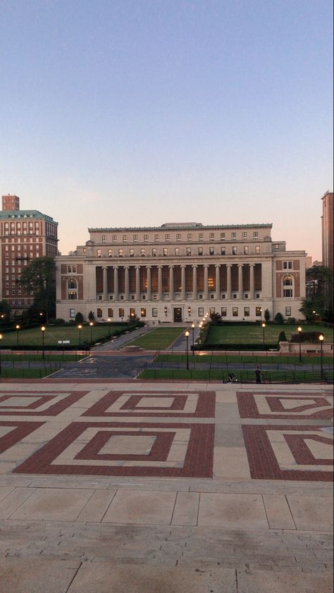 Brooklyn College Aesthetic, University In America, District Of Columbia Aesthetic, How To Get Into Columbia University, Columbia University Vision Board, Aesthetic Columbia University, Ivy College Aesthetic, Colombia University New York, Nyc University Aesthetic