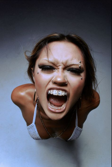 #snowwife #snow #wife #queendegenerate #screaming #toothgems American Horror Show Snow Wife, Snow Wife Singer, Grunge Fashion Photography, Showing Teeth Pose Reference, Showing Teeth Pose, 90s Grunge Photoshoot, Grunge Poses, Snow Wife, Grunge Portrait