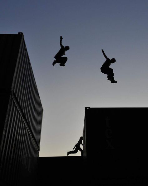 Roof Jumping Aesthetic, Free Running Aesthetic, Female Parkour Aesthetic, Freerunning Parkour Aesthetic, Run Aesthetic Dark, Parkour Women, Female Parkour, On The Run Aesthetic, Jump Off The Building