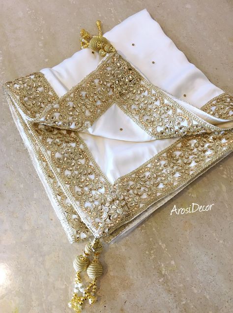 Desmaal shirnikhori for Afghan engagement by @arosidecor #shirnikhori #afghanwedding #arosi #shirni Afghan Shirni Tray, Shirini Tray Afghan, Arosi Decor, Afghan Dinner, Afghan Shirni, Afghan Engagement, Shirni Tray, Pakistani Wedding Stage, Engagement Accessories