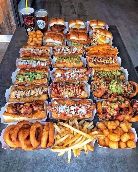 Little bit of everything - Imgur Junk Food Snacks, Food Goals, Food Platters, Food Obsession, French Fries, Pretty Food, Food Cravings, I Love Food, Amazing Food