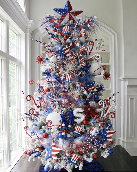 4th Of July Tree, Red White And Blue Decorations, Patriotic Christmas Tree, Blue Decorations, Floral Christmas Tree, Nightmare Before Christmas Ornaments, Fourth Of July Decorations, Christmas Tree Decorating Themes, Creative Christmas Trees