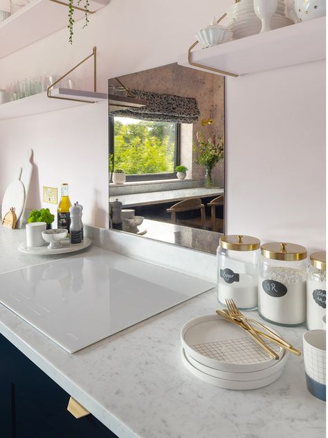 Sophie's interiors/blog editor reveals her kitchen renovation. The white glass Smeg induction hob blends into the white Carrara worktop creating a seamless look. The antiqued mirror splashback adds depth and texture to the scheme. #kitchenrenovation #whitehob #sophierobinson #luisaferdenzi White Induction Hob, White Induction Cooktop, Mirror In Kitchen, Mirror Splashback Kitchen, White Cooktop, Induction Cooktop Kitchen, Antique Mirror Splashback, Hob Splashback, Mirror Kitchen