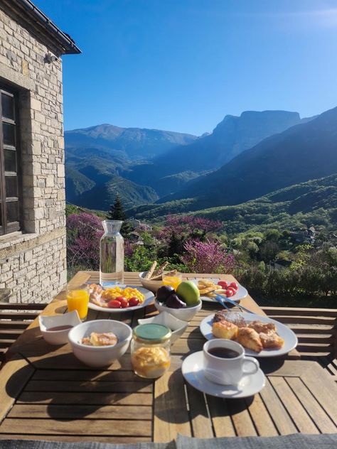 Enjoying A Weekend Escape to Aristi Mountain Resort - The Hotel Trotter Breakfast In Mountains, Mountain Breakfast, Greek Breakfast, Greek Mountains, Cosy Lounge, Greece Hotels, Dark Green Aesthetic, Stone Architecture, Weekend Escape