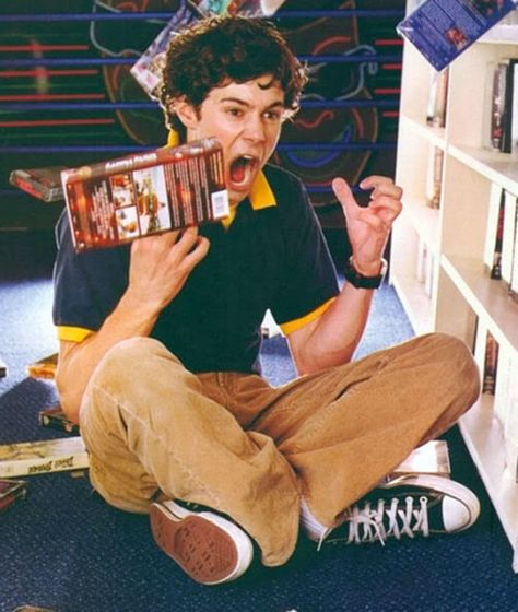 Adam Brody - young Young Adam Brody, Adam Brody Aesthetic, Dave Gilmore Girls Aesthetic, Seth Cohen Aesthetic, Dave Rygalski, Babette Ate Oatmeal, Seth Cohen, Gilmore Guys, Navy Converse