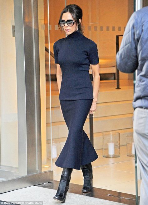 VB Viktoria Beckham, Short Celebrities, Victoria Beckham Outfits, Victoria Beckham Style, Stil Inspiration, Star Style, Looks Chic, Cool Street Fashion, Spice Girls