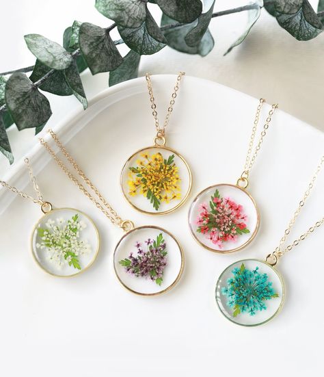 Uv Resin Flower Jewelry, Uv Resin Jewelry, Resin Flower Necklace, Epoxy Resin Necklace, Flower With Leaves, Pressed Flower Resin, Dried Flower Jewelry, Pressed Flower Jewelry, Flower Resin Jewelry