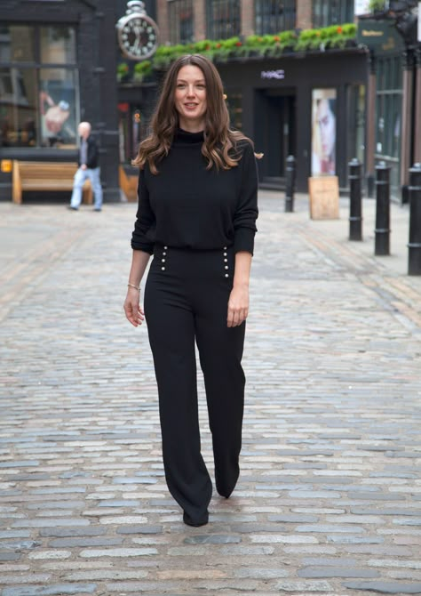 Meghan Markle Black Outfit, Megan Markle Style 2022, Meghan Markle Spring Style, Megan Markle Casual Outfits, Megan Markle Fashion, Megan Markle 2023, Meghan Markle Style Casual Minimal Chic, Meghan Markle Capsule Wardrobe, Megan Markle Style 2023