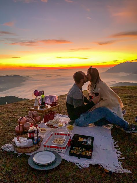 Beach Photo Inspiration, Dream Dates, Birthday Dinner Party, Picnic Date, Wedding Proposals, Picnic Food, Dream Engagement, Happy Vibes, Future Wife