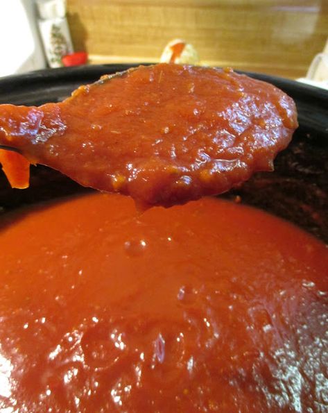 Hot and Cold Running Mom - Just my Stuff: Easy Slow Cooker Tomato/Pizza Sauce Pizza Sauce Homemade Fresh Tomatoes, Canning Pizza Sauce, Pizza Sauce Easy, Tomato Pizza Sauce, Tomato Pizza, Food Recipes Easy, Running Mom, Fresh Tomato Sauce, Pizza Sauce Homemade