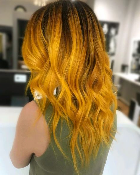 Colorists and stylists on Instagram are sharing photos of what they're calling "mustard hair," a spicy mix of yellow, orange, and brown that looks surprisingly flattering on a wide variety of skin tones. Yellow Hair Color, Hair Color Purple, Short Hair Color, Hair Color Blue, Yellow Hair, Hair Inspo Color, Cool Hair Color, Grunge Hair, Hair Color Trends