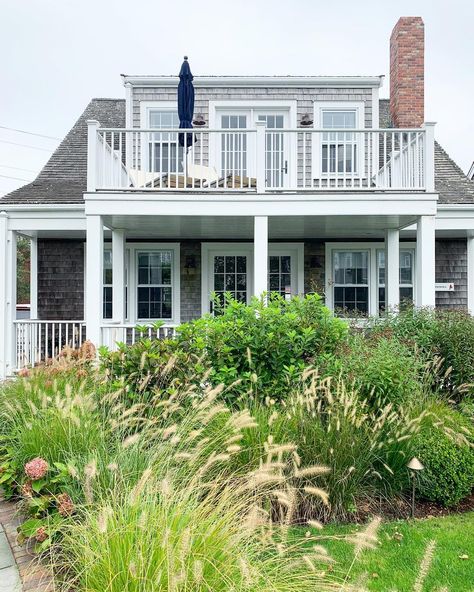 Harborview Nantucket on Instagram: “Main Sail~ A three bedroom, two story, standalone cottage in town. Great for a family or a friends getaway.” Nantucket Townhouse, Beach House Renovation, Dream Beach Houses, Dream Beach, Patio Designs, Martha's Vineyard, Second Story, House Renovation, Backyard Patio Designs