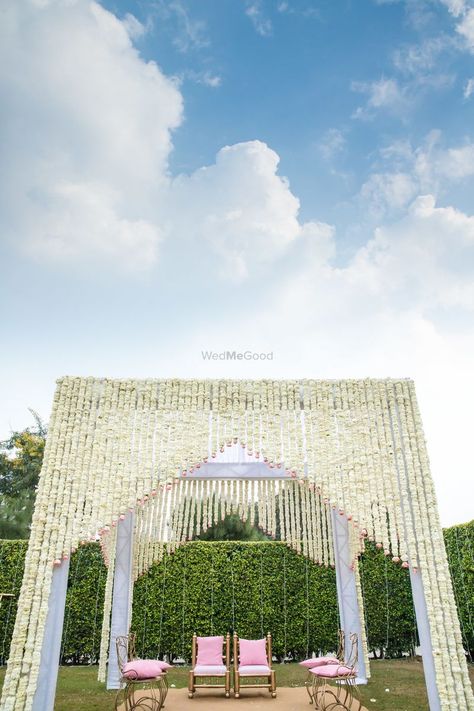 White Mandap, Suspended Flowers, Mandap Design, Alice In Wonderland Decorations, Flower Garland Wedding, Mandap Decor, Wedding Mandap, Traditional Wedding Decor, Wedding Stage Decorations