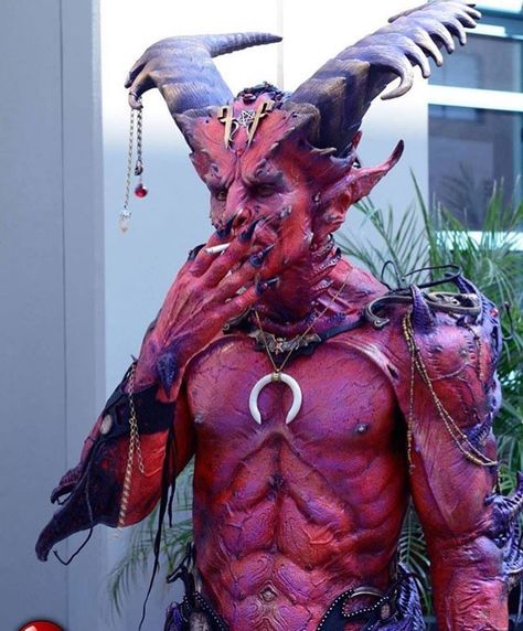 Awesome demon by @fxcreator Fantasy Costume Ideas, Evil Jester, Demon Costume, Monster Makeup, Dark Skull, Arte Nerd, Monster Costumes, Devil Costume, Diy Kostüm